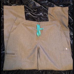 Figs Small Petite Yola skinny scrub pant in core color Graphite